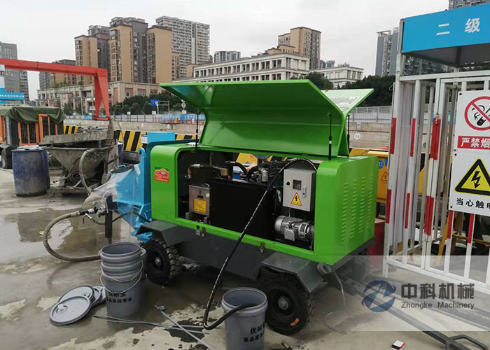 小型液壓泵送濕噴機施工現(xiàn)場-1